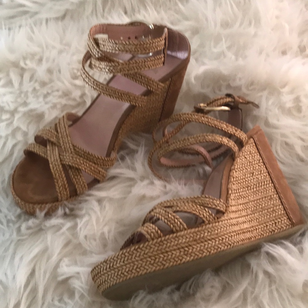 Stuart Weitzman - Picture 2 of 8